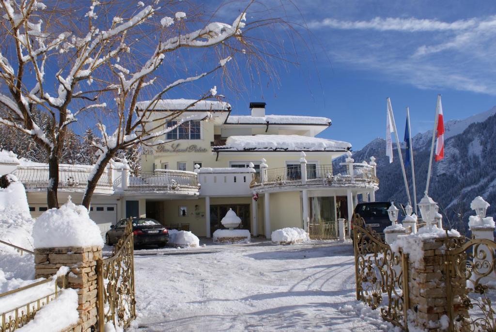 B&B Das Land-Palais - Private Mountain Hideaway Selva dei Molini Room photo